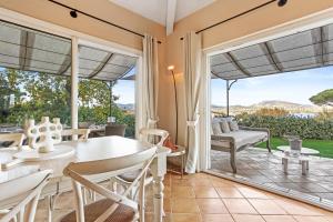 Le Tropézien - Vue Mer à 180, 3 chambres, jardin & piscine