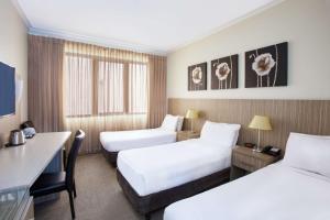 Deluxe Triple Room room in Metro Hotel Marlow Sydney Central