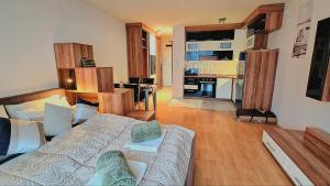 H10 Apartment with FREE PARKING