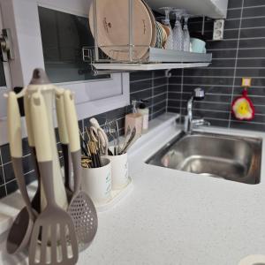 Long-term stay Hongdae 5 minutes 6 people quiet accommodation long-term discount wifi