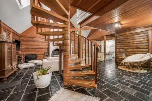 Crescent Lodge 307 Loftus Rd