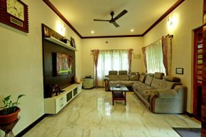 Doddanandi Homestay - 3BH Full Villa, AC, Home Food, Coffee Estate