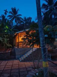 Mangrove Home Cottages - Bhogwe