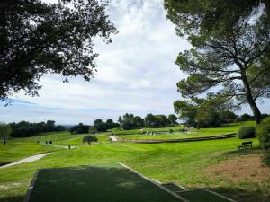 Appartements Appartement T2 magnifique vue sur golf avec climatisation avec piscine : photos des chambres
