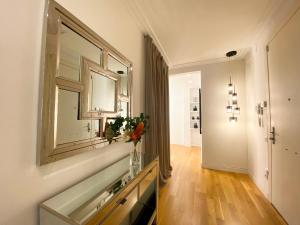 Spacious Elegant on Avenue Diagonal By MyRentalHost