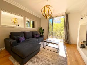 Spacious Elegant on Avenue Diagonal By MyRentalHost