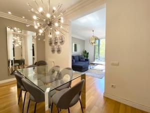 Spacious Elegant on Avenue Diagonal By MyRentalHost