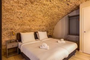 Luxurious renovated apartment in Utrecht City center with view on the old canal