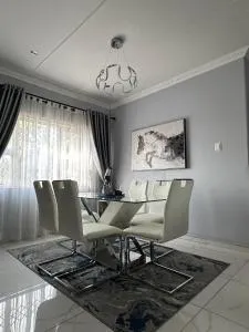 The Azania Lux - Queensburgh