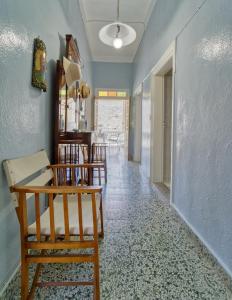 Waterfront House Pedi