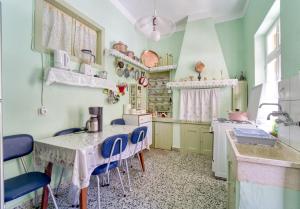 Waterfront House Pedi