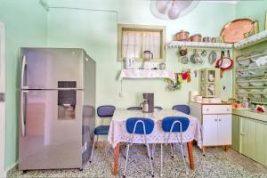 Waterfront House Pedi