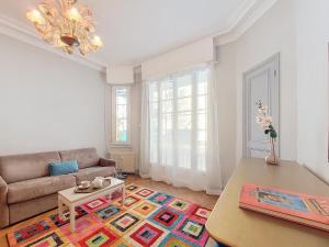 Nestor&Jeeves - ORANGE - Central - Near Sea