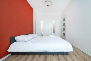 Urban Serenity Space Apartment by BookingHost