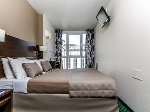 Hotels Hotel Croix des Bretons - Lourdes Pyrenees : Chambre Double avec Balcon