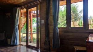 Lans Villa Ban Gioc Waterfall