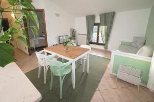 ULIVI - Comodità e tranquillità con Patio e Parcheggio