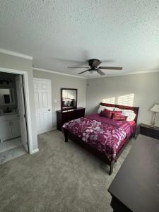 2bed 3bath private and close to everything !