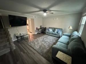 2bed 3bath private and close to everything ! - Sedgefield