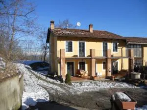 Casale immerso nel bosco a Casalborgone con piscina all'aperto - Sciolze