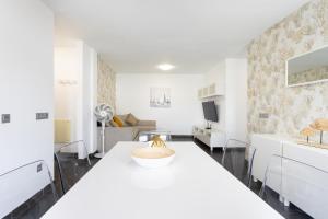 New apartment center Los Cristianos