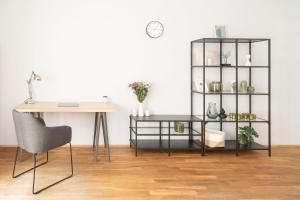 Homely Berlin - Central, Spacious, Rosenthaler Platz I Cafe