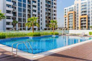 Studio next Dubai Mall with pool