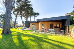 Maisons de vacances La Cabane des Vagues a Prefailles : Maison 3 Chambres 