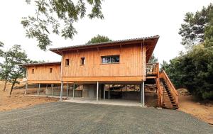 Maison en bois sur pilotis- 4218