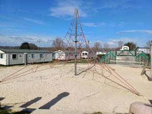 3 Bedroom Caravan - Sleeps 8 Parking Pets Beach