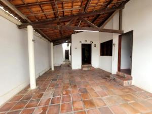 Casa de veraneio Preço para datas festivas são diferentes Exemplo Ano Novo Carnaval e Semana Santa custa 2500,00 para cada evento os quatro dias podendo levar até 08 pessoas