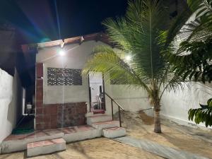 Casa de veraneio Preço para datas festivas são diferentes Exemplo Ano Novo Carnaval e Semana Santa custa 2500,00 para cada evento os quatro dias podendo levar até 08 pessoas