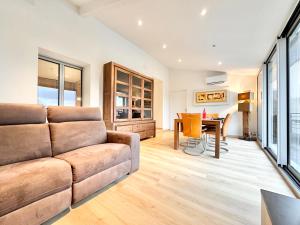 Appartements Entre deux Rives - Vue sur la Ville - Spacieux : photos des chambres
