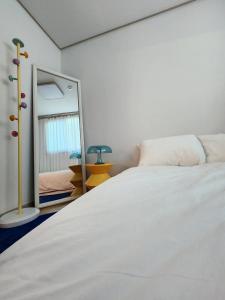 Mid-Century staycation in Seoul