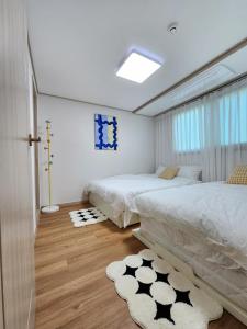 Mid-Century staycation in Seoul