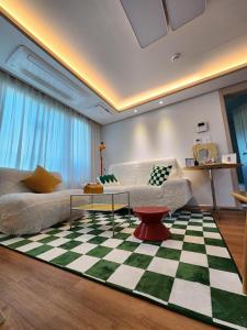 Mid-Century staycation in Seoul