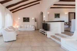 Villa Bianca with a heated swimming pool img11