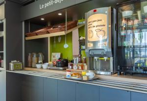Hotels B&B HOTEL CHATEAUROUX Aeroport : photos des chambres