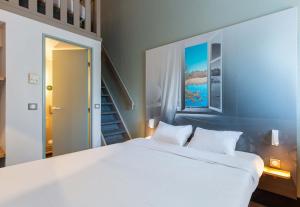 Hotels B&B HOTEL CHATEAUROUX Aeroport : photos des chambres