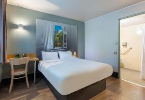 Hotels B&B HOTEL CHATEAUROUX Aeroport : Chambre Double - Accessible aux Personnes à Mobilité Réduite 