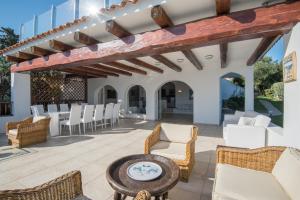 Villa Bianca with a heated swimming pool