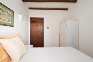 Villa Bianca with a heated swimming pool img30