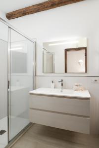 Villa Bianca with a heated swimming pool img31