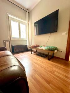 Metro A Family Apt - 2 camere, cucina e salotto