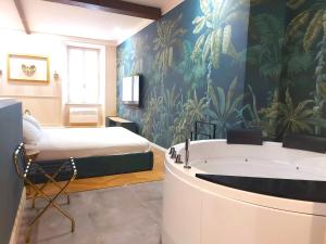 Exotic Suite with Jacuzzi