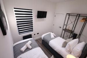 Spacious 4Bedroom Apartment at Prime Market Street, Watford
