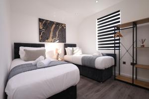 Spacious 4Bedroom Apartment at Prime Market Street, Watford
