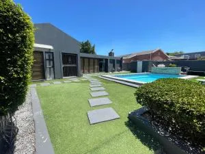 DOMIN LUXURY SUITES - Table View