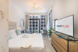 Pool View & 2 adults 2 kids & Brand New & Czechin