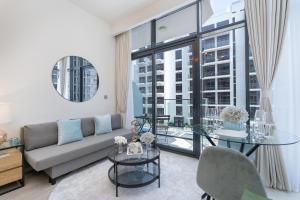 Pool View & 2 adults 2 kids & Brand New & Czechin